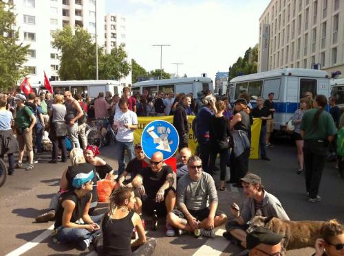 Kreutzberg : la population bloque l'accès à la manifestation néo-nazie