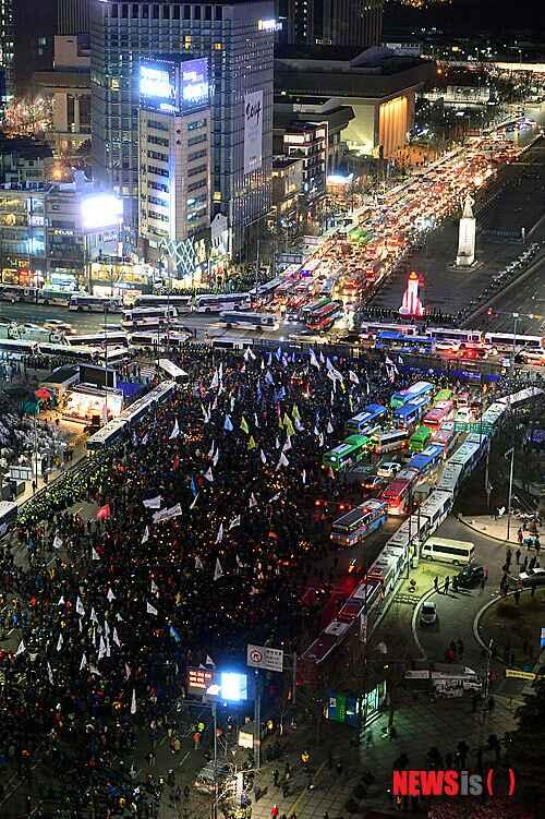 Manifestation de travailleurs tôt ce matin à Séoul